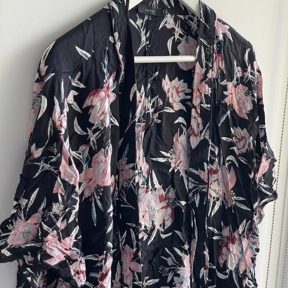 Talula kimono style top from Aritzia - Picture 1 of 5